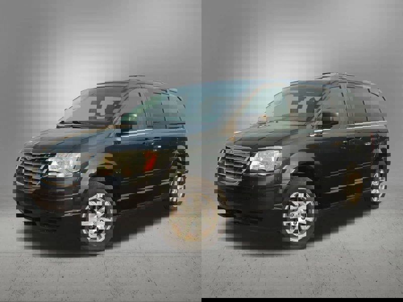 Used 2010 Chrysler Town & Country LX image 1