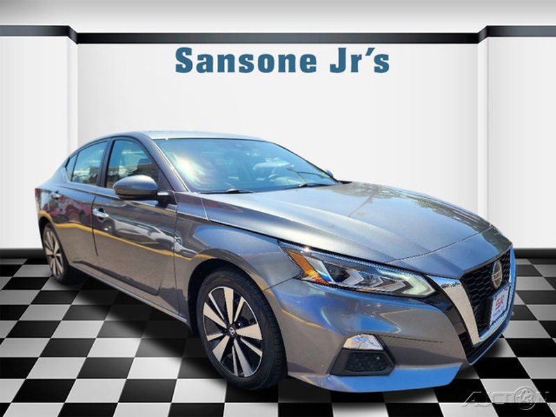 Certified 2022 Nissan Altima 2.5 SV w/ SV Premium Package image 1