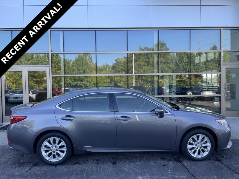 Used 2015 Lexus ES 300h image 1