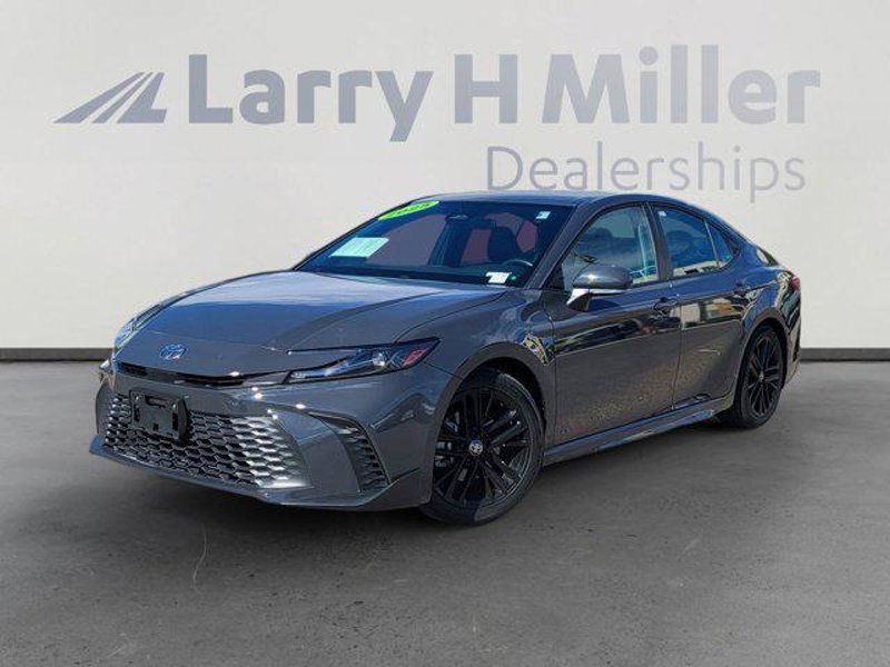 Certified 2025 Toyota Camry SE image 1