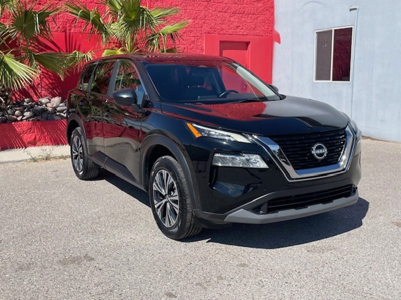 Used 2023 Nissan Rogue SV image 1
