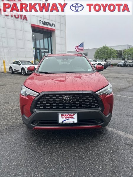 Certified 2022 Toyota Corolla Cross LE image 1