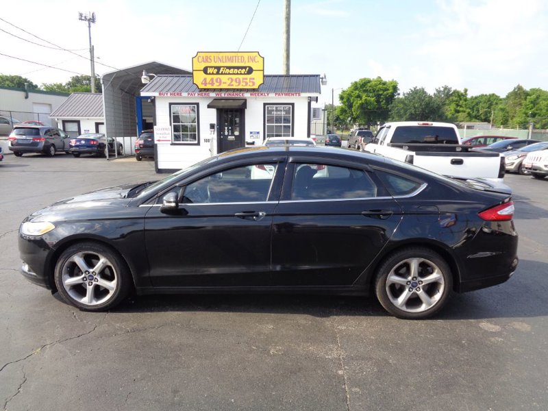 Used 2016 Ford Fusion SE image 1