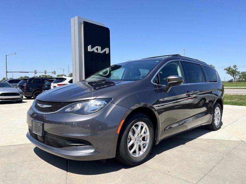 Used 2021 Chrysler Voyager Lxi image 1