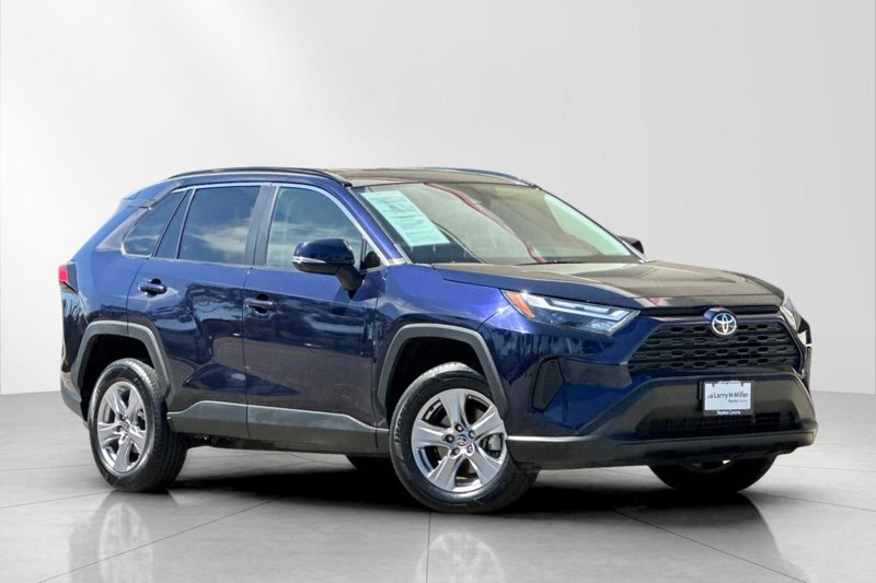 Used 2023 Toyota RAV4 XLE image 1