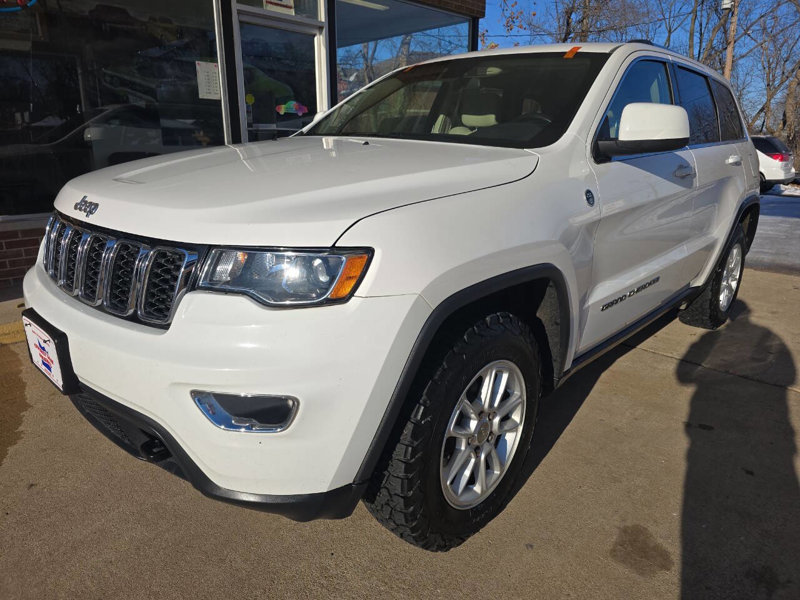 Used 2018 Jeep Grand Cherokee Laredo image 1