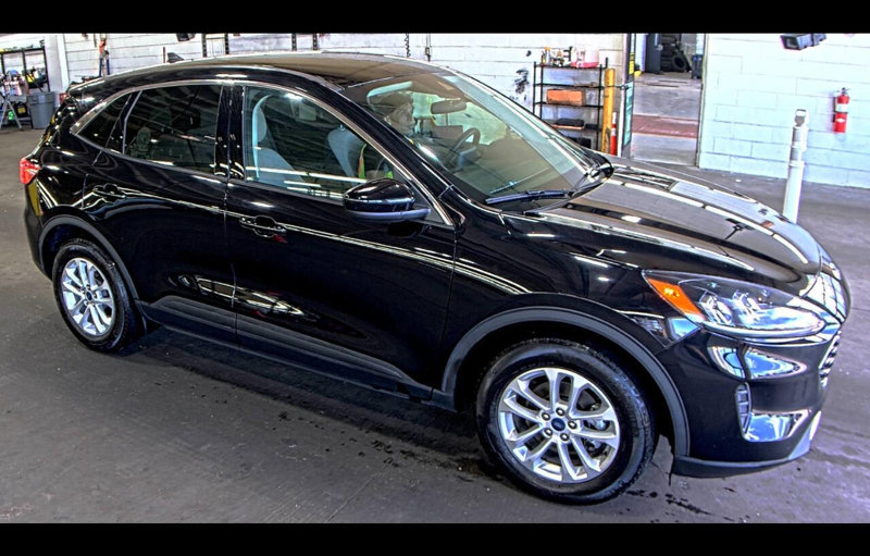 Used 2020 Ford Escape SE image 1