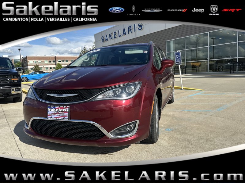 Used 2018 Chrysler Pacifica Touring-L image 1