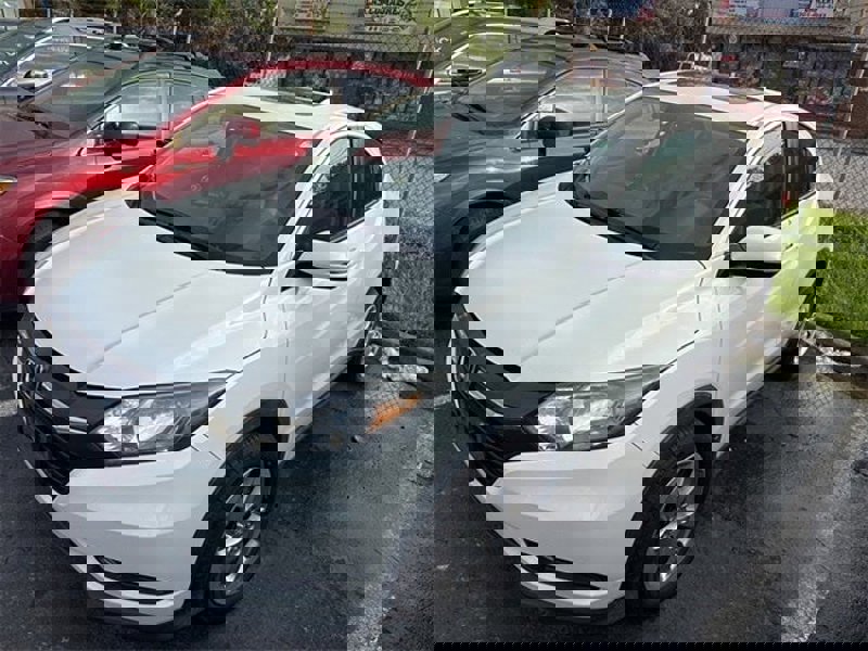 Used 2017 Honda HR-V EX image 1
