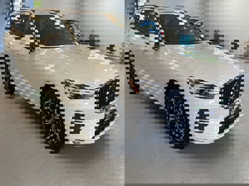 Certified 2022 Volvo XC60 B5 Momentum w/ Climate Package image 1