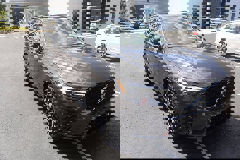 Certified 2023 Volvo XC60 B5 Ultimate w/ Climate Package image 1