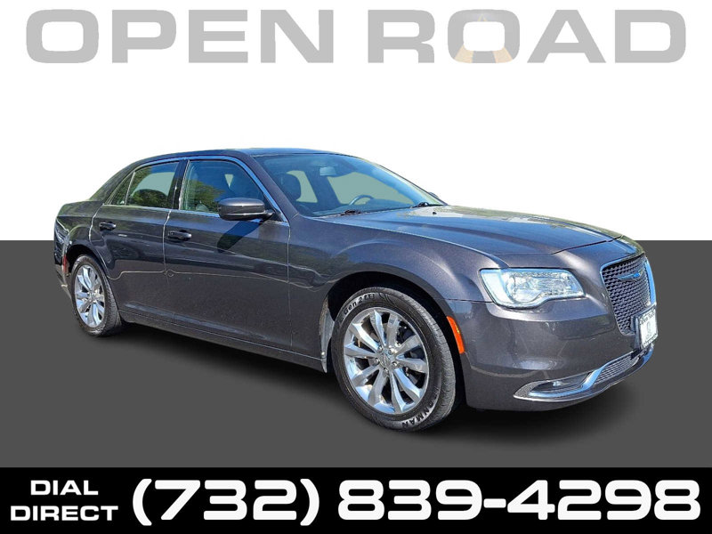 Used 2018 Chrysler 300 Touring L image 1