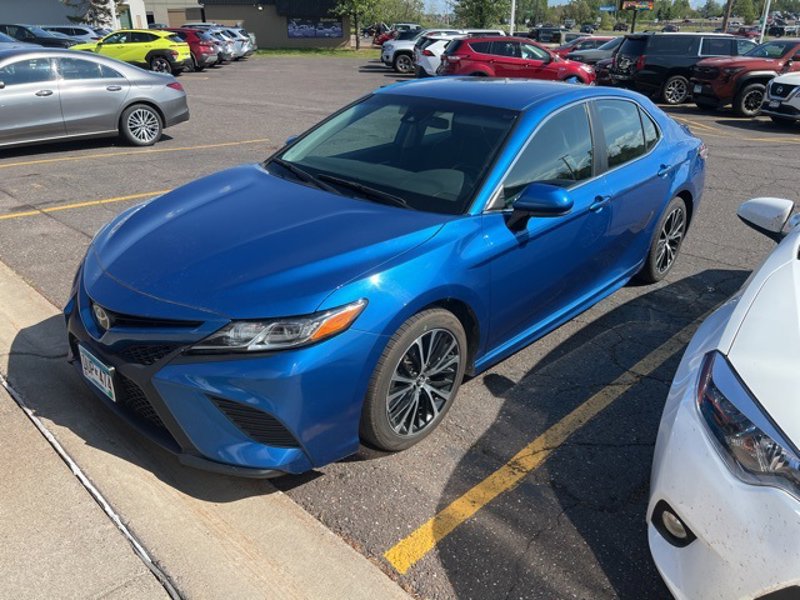 Certified 2020 Toyota Camry image 1