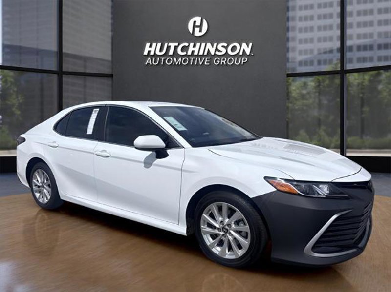 Used 2021 Toyota Camry LE image 1