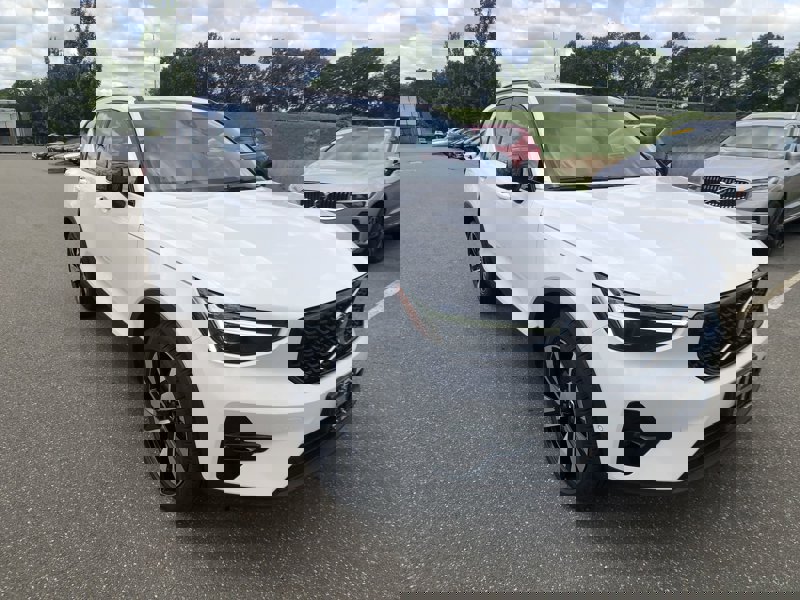 Certified 2024 Volvo XC40 B5 Ultimate w/ Protection Package Premier image 1