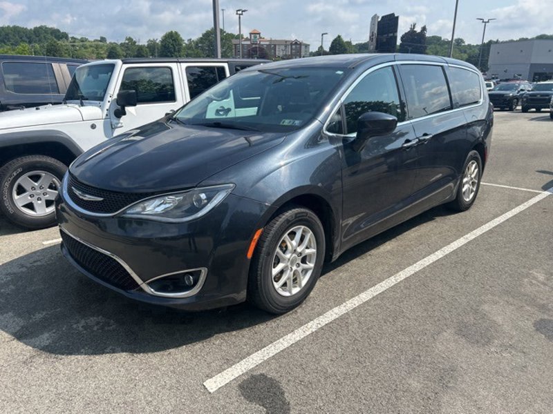 Used 2020 Chrysler Pacifica Touring w/ Cold Weather Group image 1
