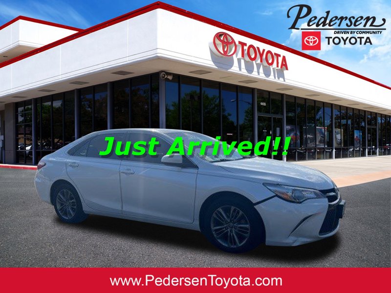 Used 2016 Toyota Camry SE image 1