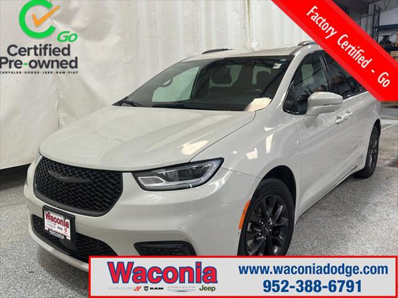 Certified 2021 Chrysler Pacifica Touring-L w/ Uconnect Theater Family Group image 1