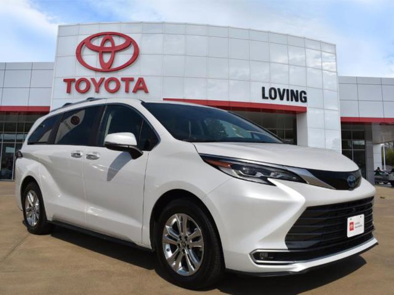 Certified 2023 Toyota Sienna Platinum image 1