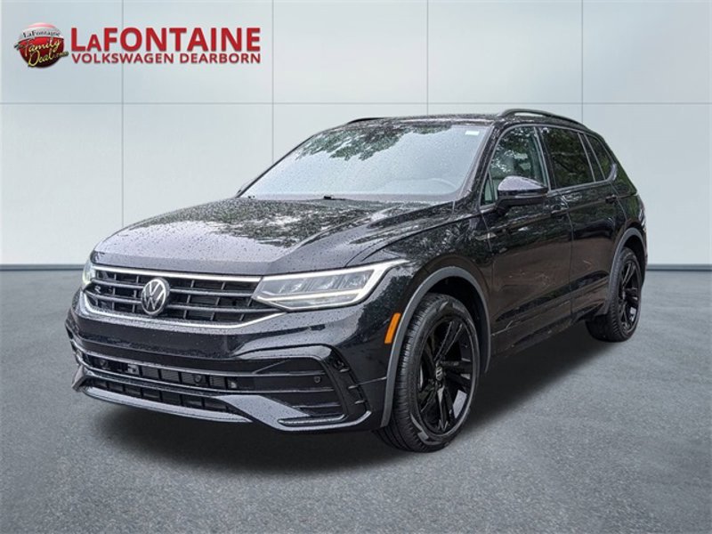 Certified 2023 Volkswagen Tiguan SE R-Line image 1
