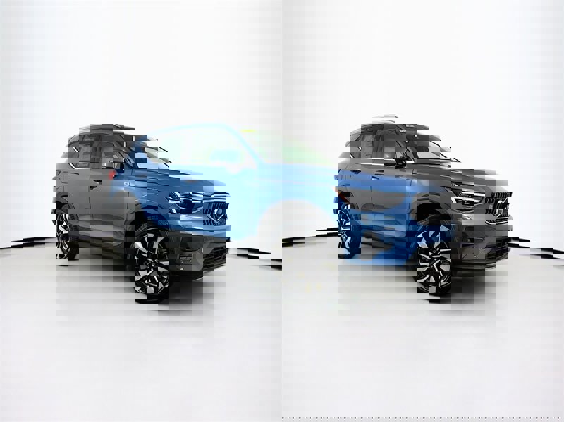 Certified 2024 Volvo XC40 B5 Plus w/ Protection Package Premier image 1