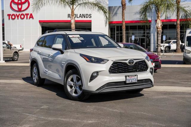 Certified 2022 Toyota Highlander LE image 1