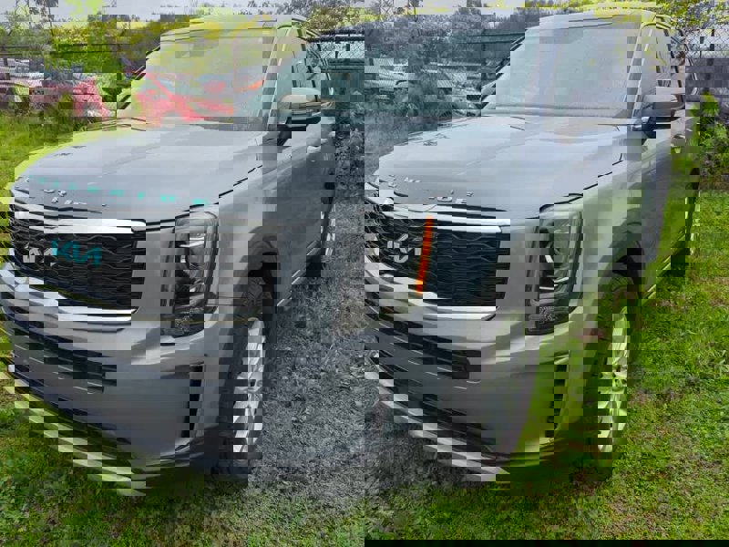 Used 2022 Kia Telluride LX image 1