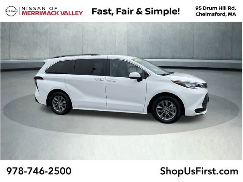 Used 2023 Toyota Sienna LE image 1