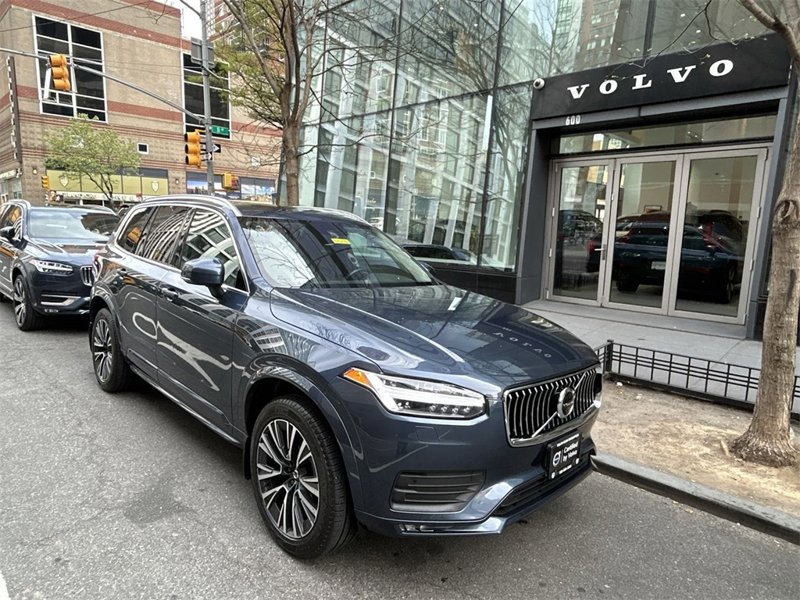 Certified 2022 Volvo XC90 T6 Momentum w/ Climate Package image 1
