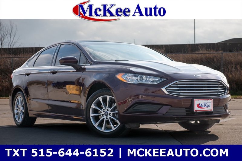 Used 2017 Ford Fusion SE image 1