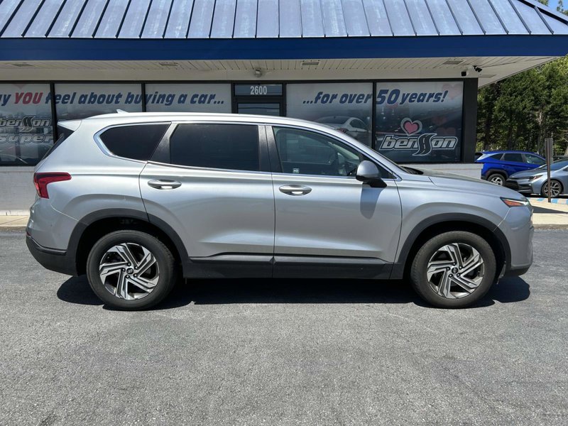 Used 2021 Hyundai Santa Fe SE image 1