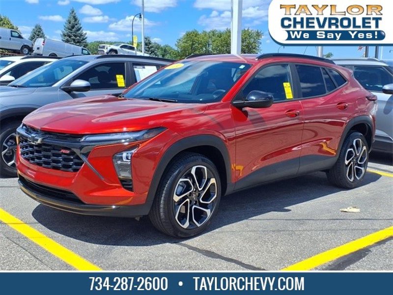 Certified 2024 Chevrolet Trax RS w/ Driver Confidence Package image 1