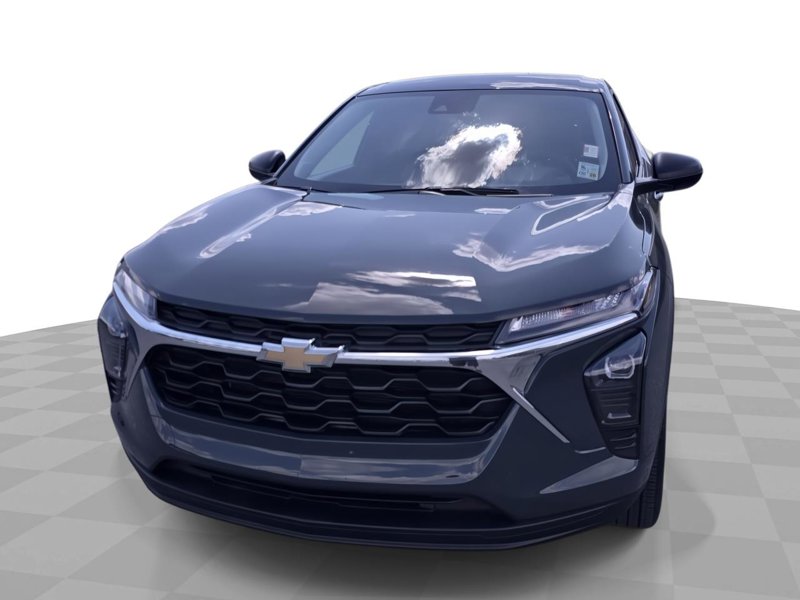 Certified 2025 Chevrolet Trax LS image 1