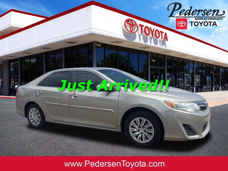 Used 2014 Toyota Camry LE image 1