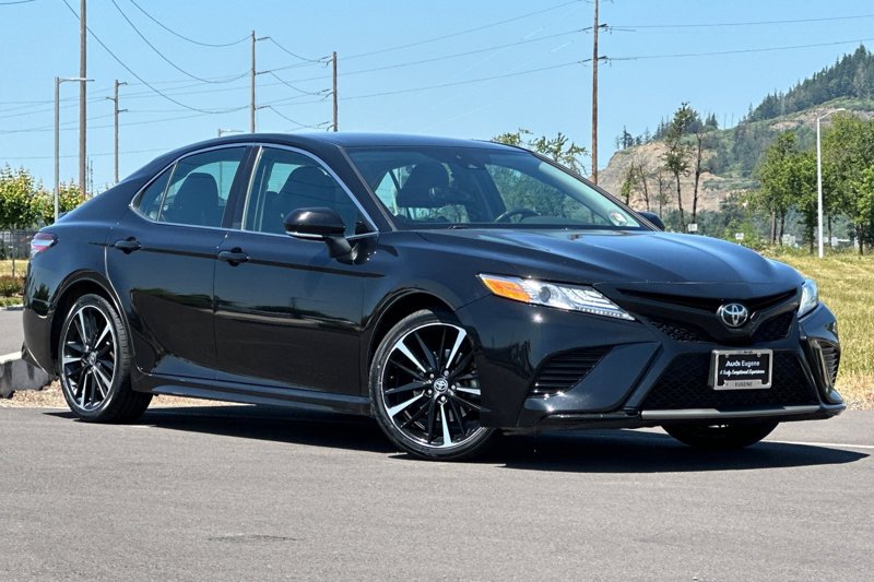 Used 2020 Toyota Camry XSE image 1