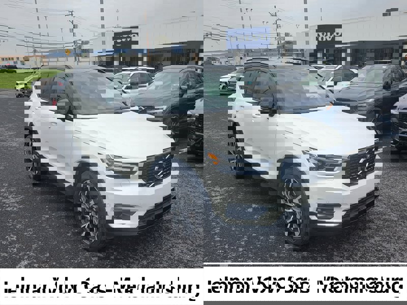 Certified 2019 Volvo XC40 T5 R-Design image 1
