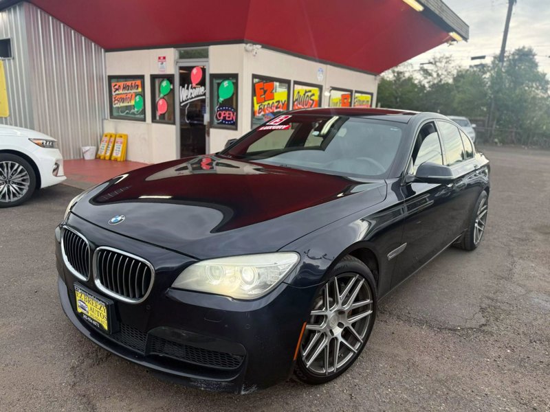 Used 2013 BMW 750i xDrive w/ Executive Pkg image 1