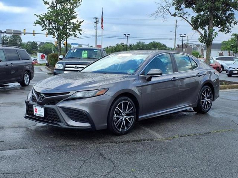 Certified 2024 Toyota Camry SE image 1
