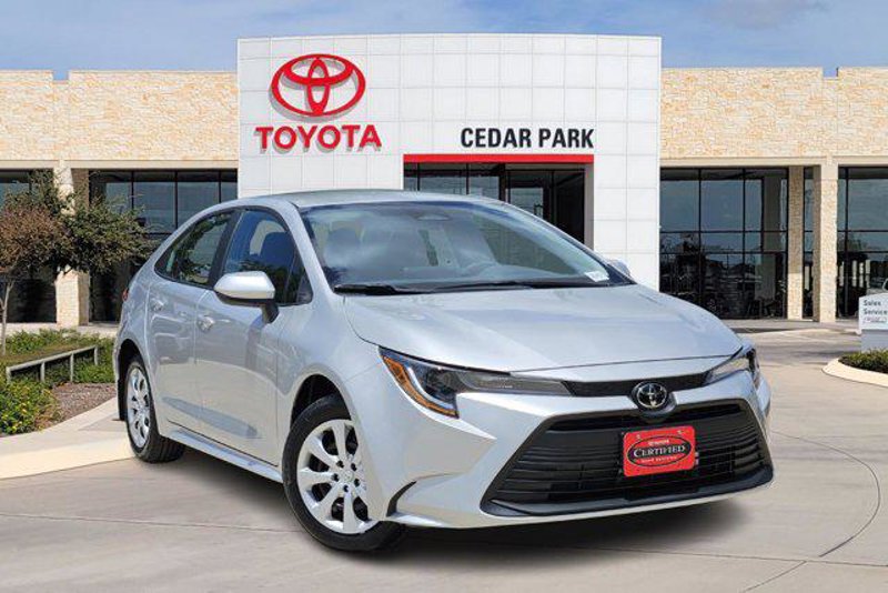 Certified 2025 Toyota Corolla LE image 1