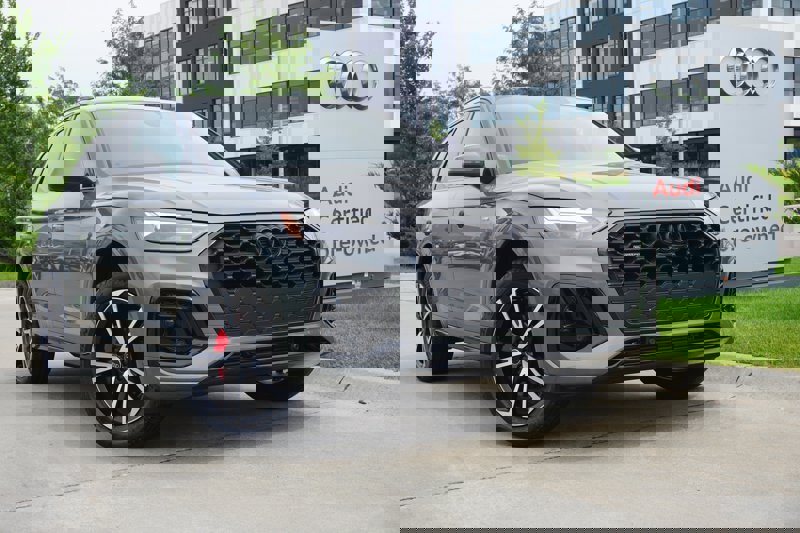 Certified 2025 Audi Q5 2.0T Premium Plus w/ Premium Plus Package image 1