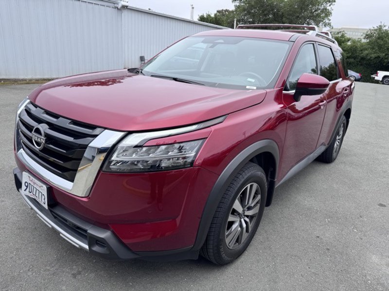 Certified 2023 Nissan Pathfinder SL image 1