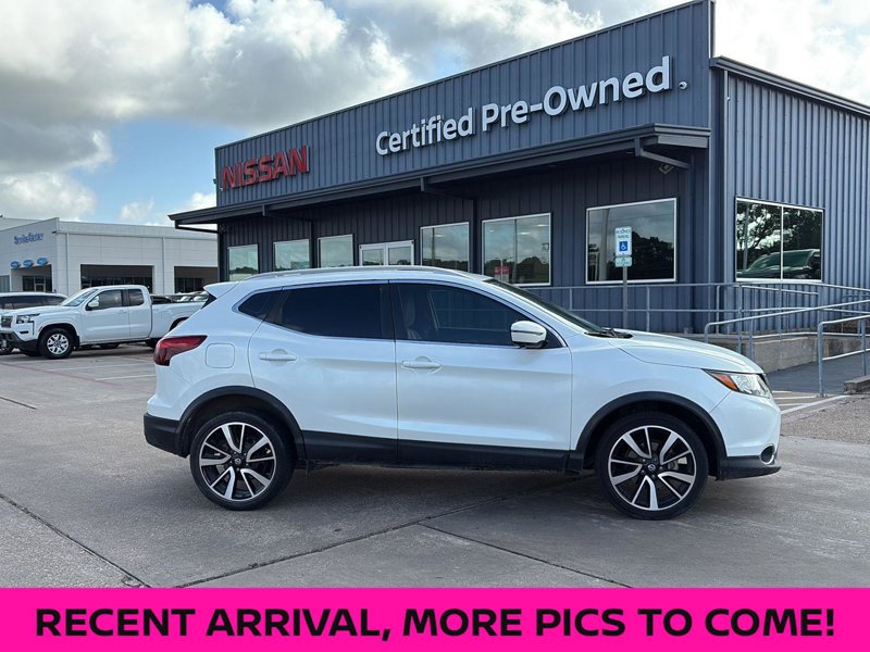 Used 2017 Nissan Rogue Sport SL image 1