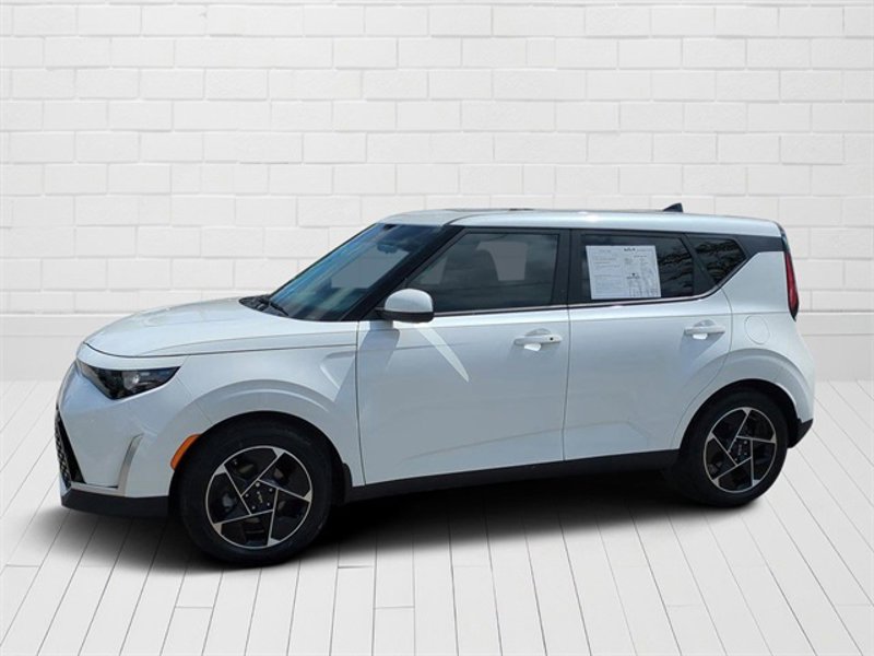Certified 2024 Kia Soul EX image 1