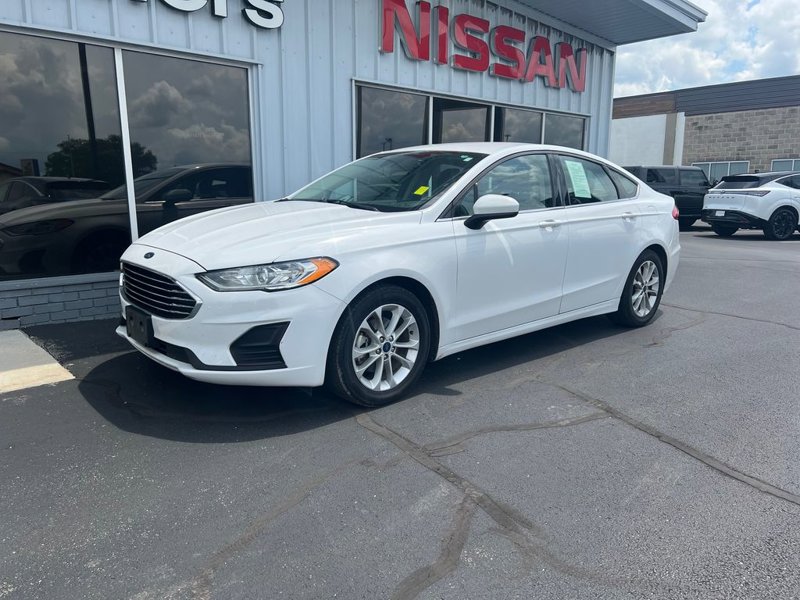 Used 2019 Ford Fusion SE image 1
