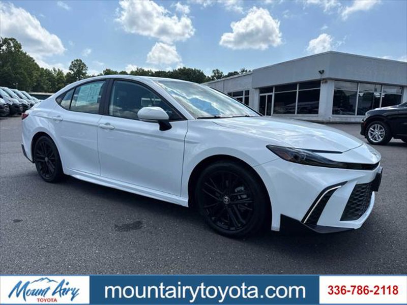 Certified 2025 Toyota Camry SE image 1