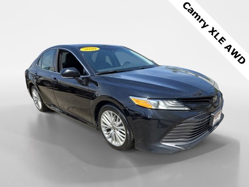 Used 2020 Toyota Camry XLE image 1