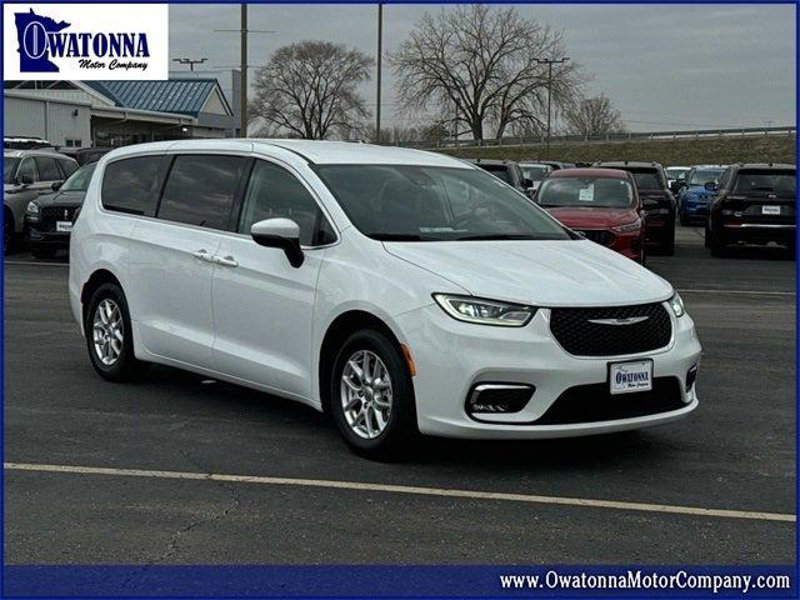 Certified 2023 Chrysler Pacifica Touring-L image 1