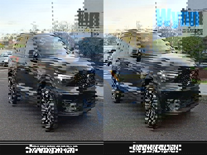 Certified 2025 Volvo XC40 B5 Plus w/ Protection Package Premier image 1