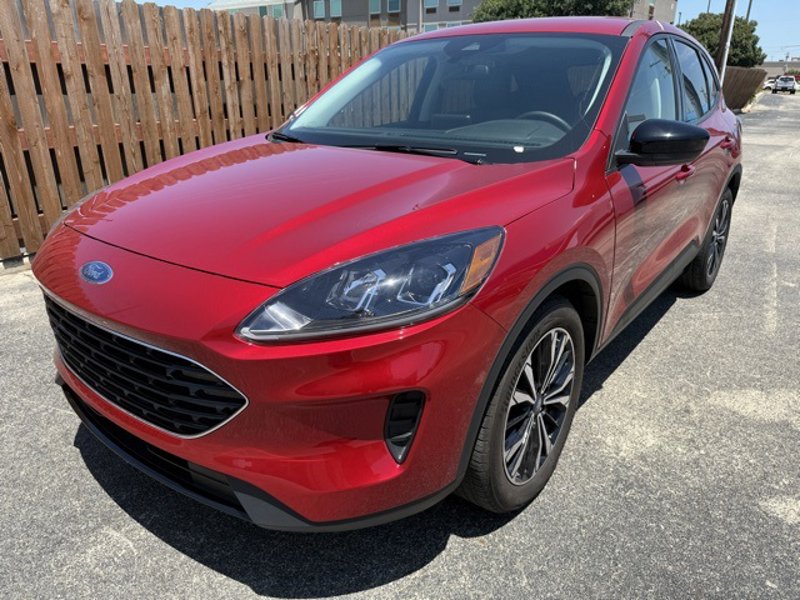 Used 2022 Ford Escape SE w/ SE Sport Appearance Package image 1