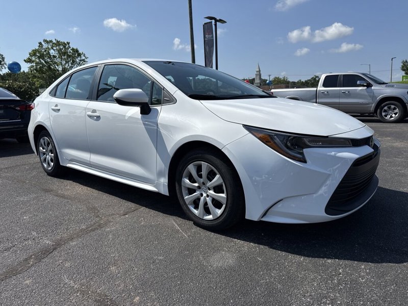 Used 2023 Toyota Corolla LE image 1